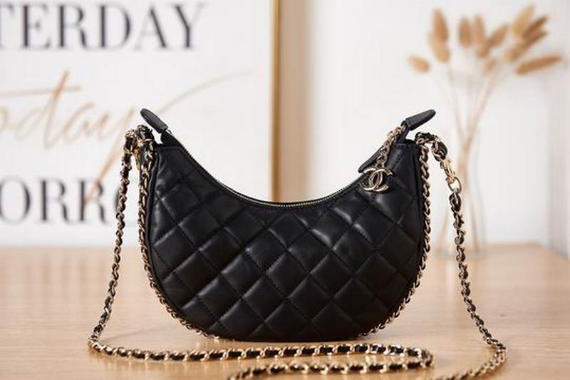 Chanel Handbags 586